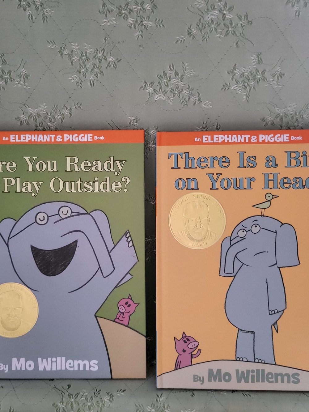 Elephant & Piggie Books - Gold Award Stamp